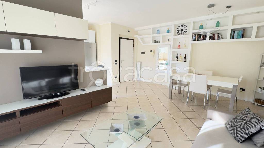 appartamento in affitto a Vimercate in zona Ruginello / Oldaniga