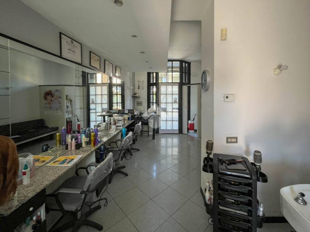 negozio in affitto a Vimercate