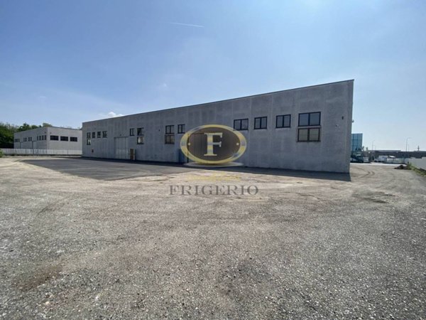 locale commerciale in affitto a Vimercate
