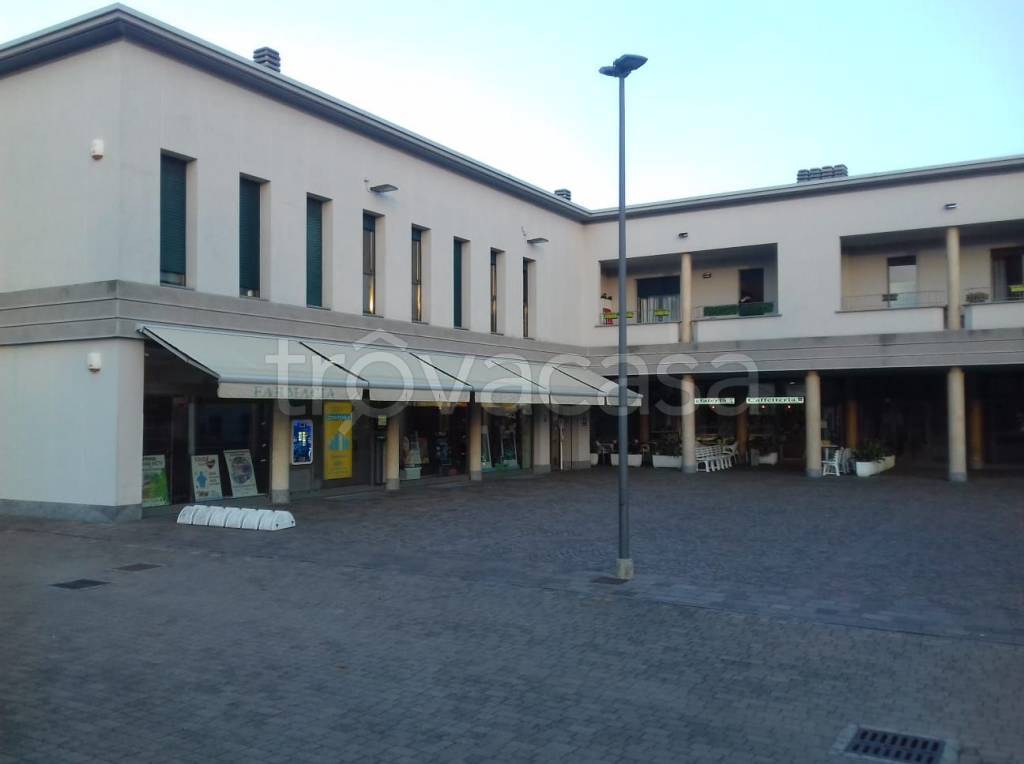 appartamento in affitto a Vimercate in zona Ruginello / Oldaniga