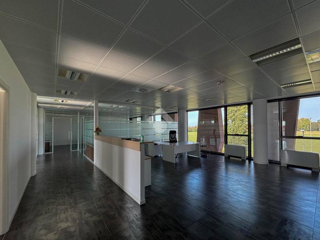 ufficio in affitto a Vimercate in zona Ruginello / Oldaniga