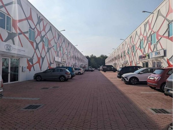 locale commerciale in affitto a Busnago