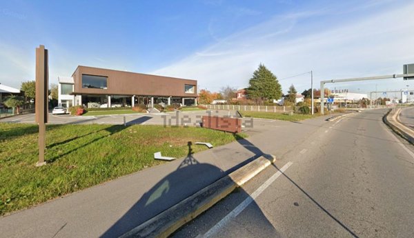 locale commerciale in affitto a Busnago