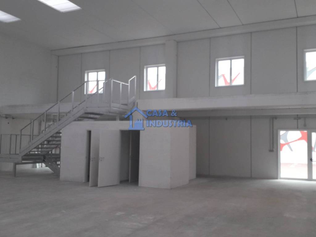locale commerciale in affitto a Busnago