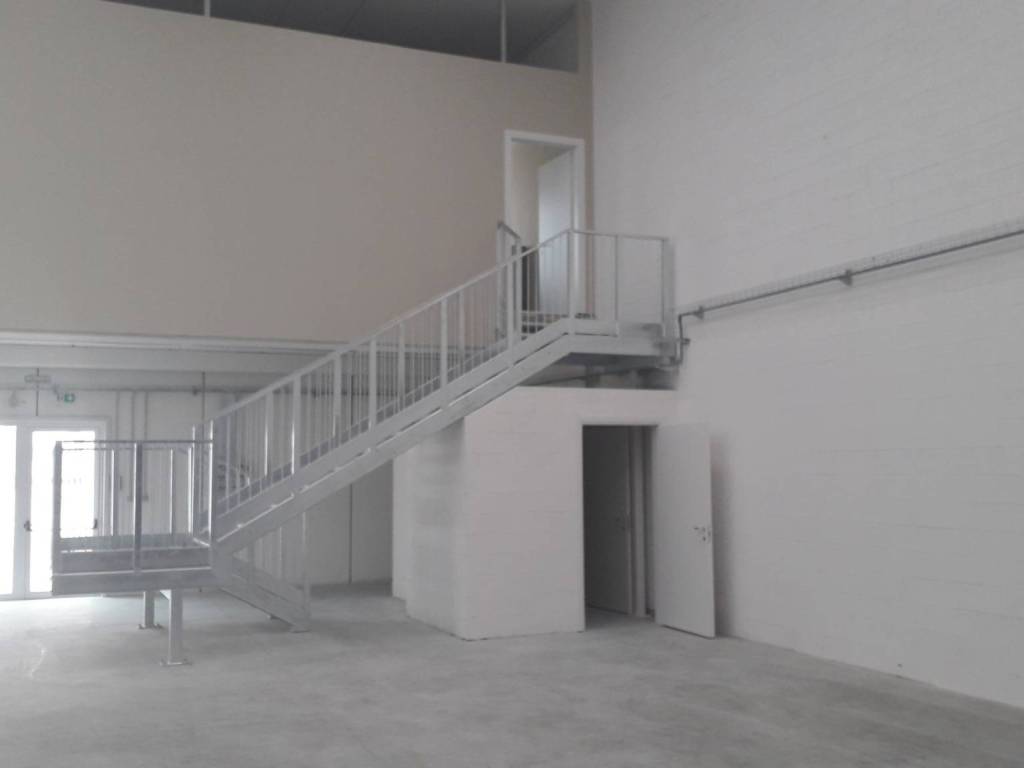 locale commerciale in affitto a Busnago