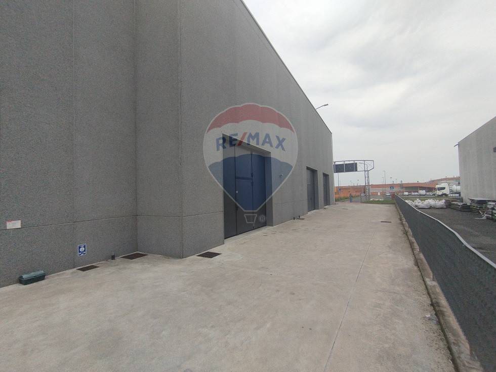 locale commerciale in affitto a Busnago