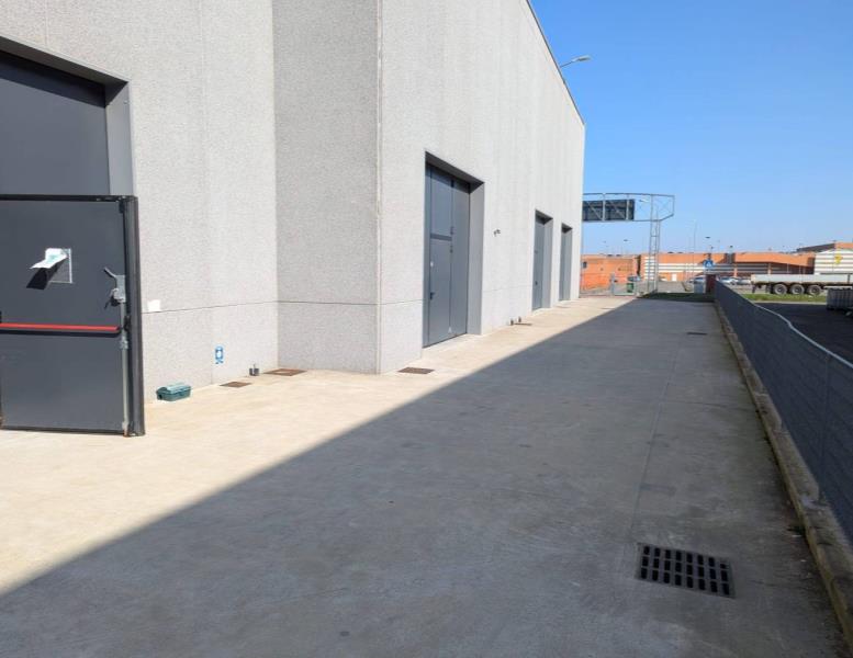 locale commerciale in affitto a Busnago