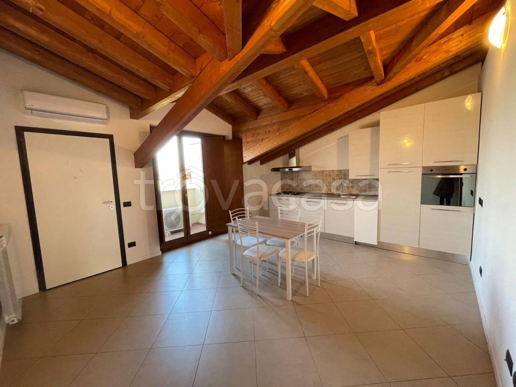 appartamento in affitto a Busnago