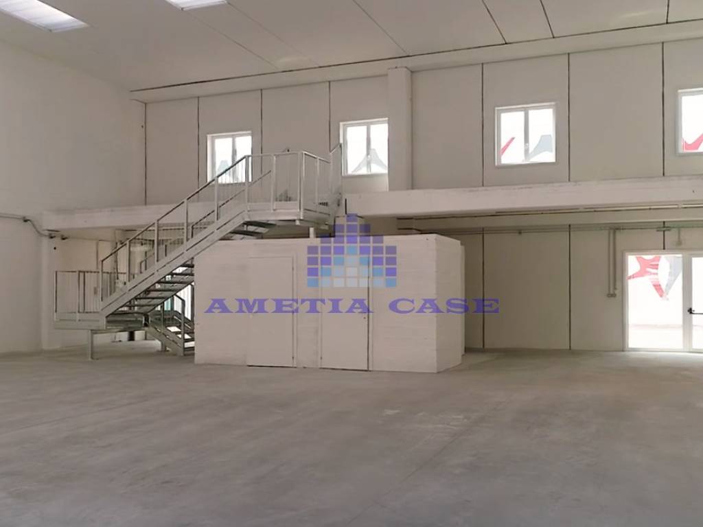 locale commerciale in affitto a Busnago