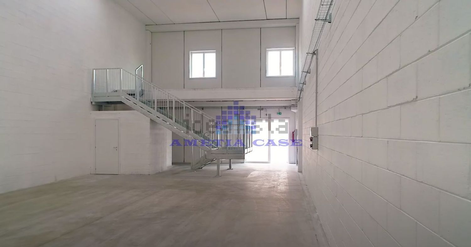 capannone in affitto a Busnago