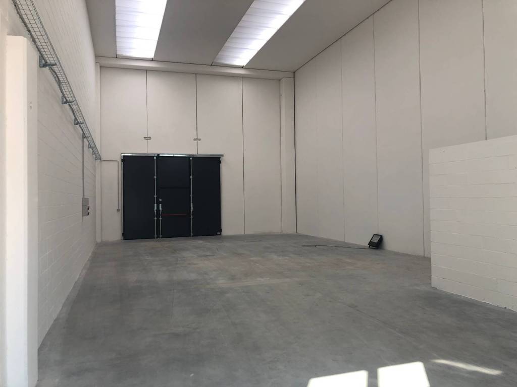 locale commerciale in affitto a Busnago