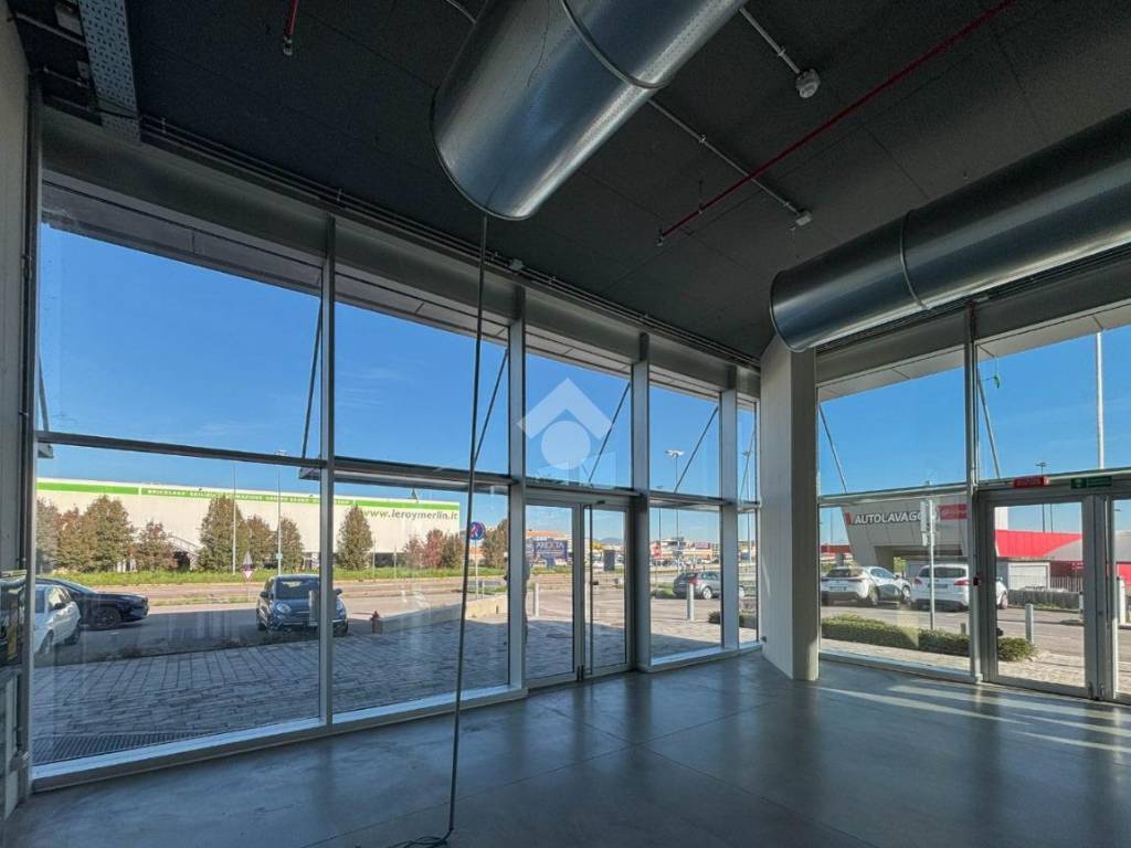 negozio in affitto a Busnago
