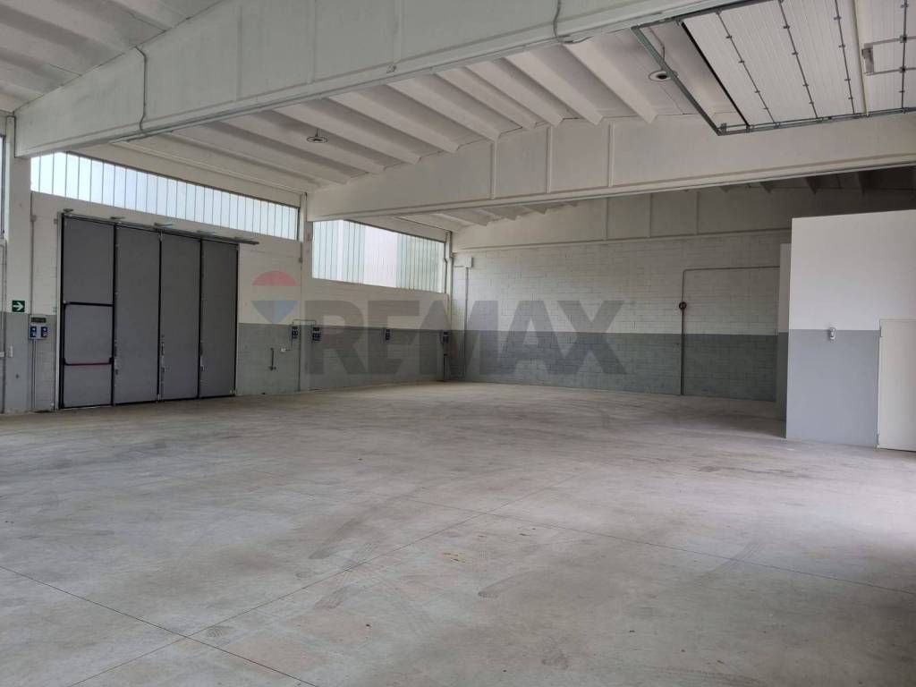 locale commerciale in affitto a Busnago