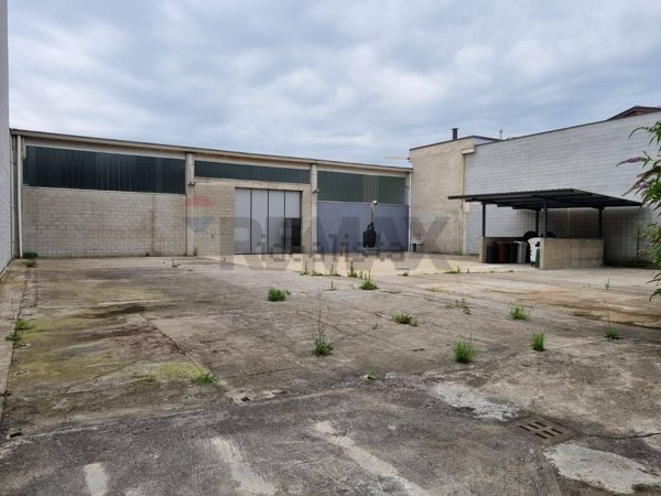 locale commerciale in affitto a Busnago