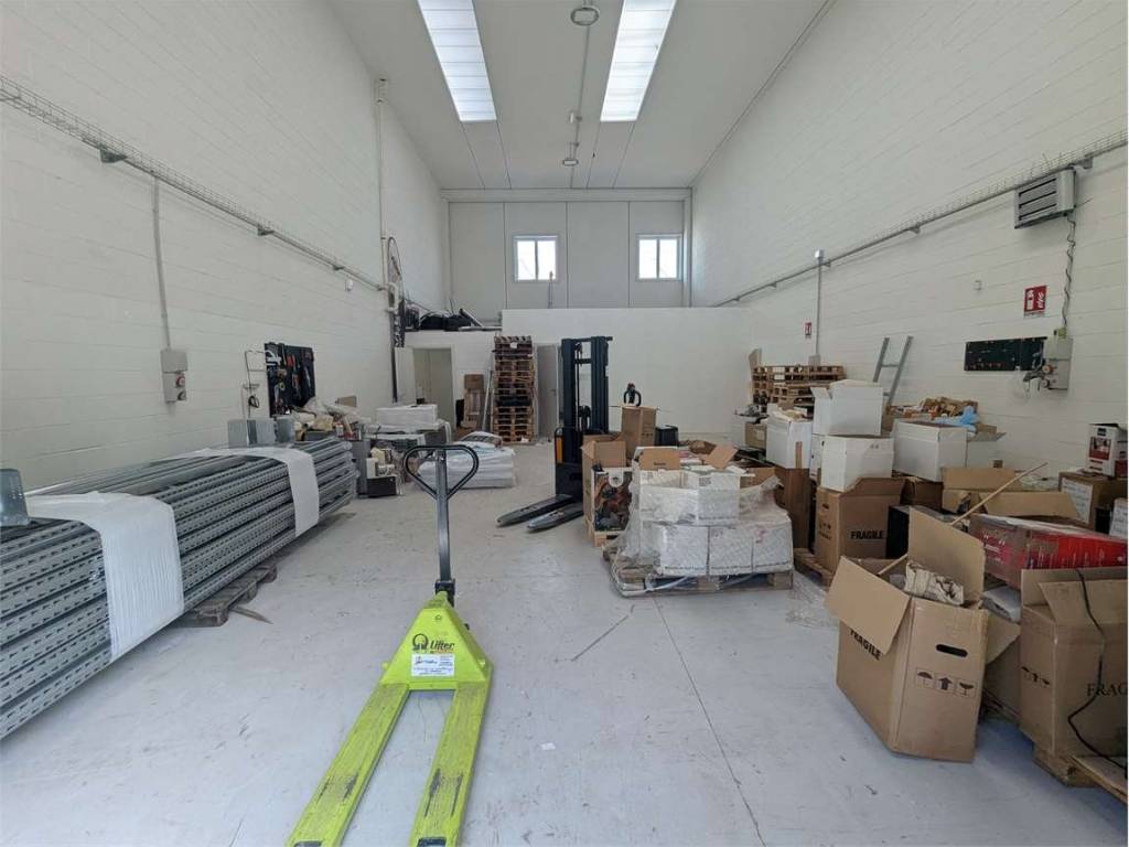 locale commerciale in affitto a Busnago