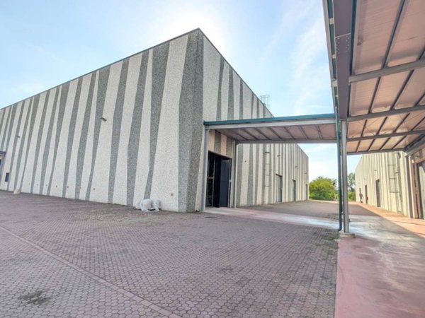 locale commerciale in affitto a Busnago