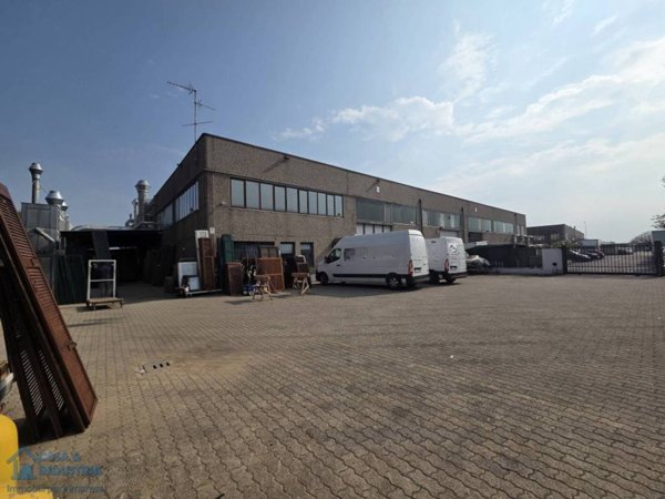 locale commerciale in affitto a Busnago
