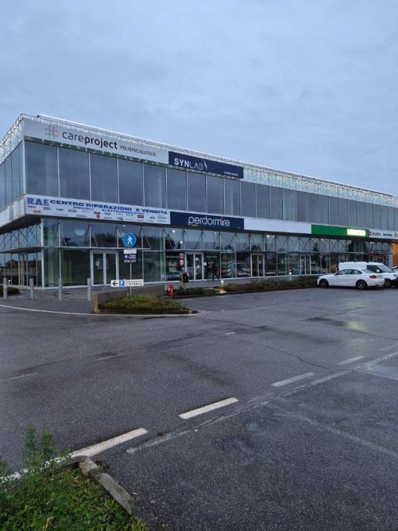locale commerciale in affitto a Busnago