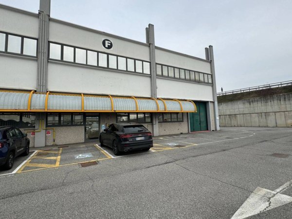 locale commerciale in affitto a Caponago