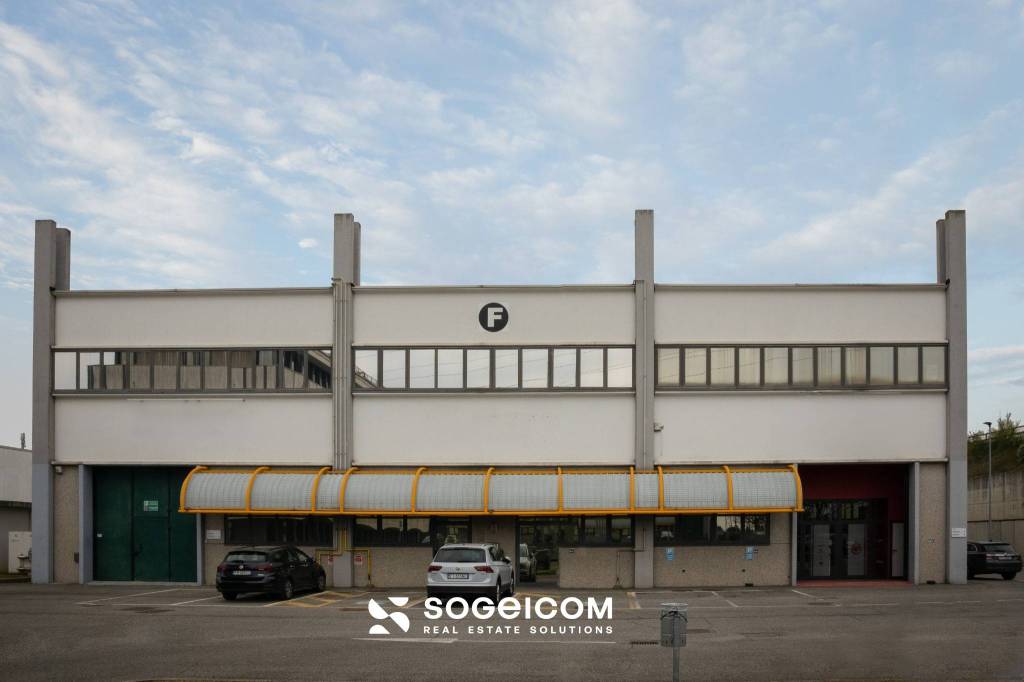 locale commerciale in affitto a Caponago