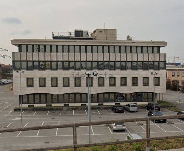 locale di sgombero in affitto a Caponago