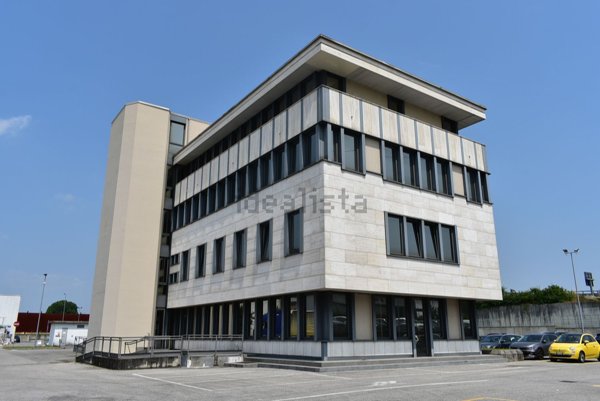 ufficio in affitto a Caponago