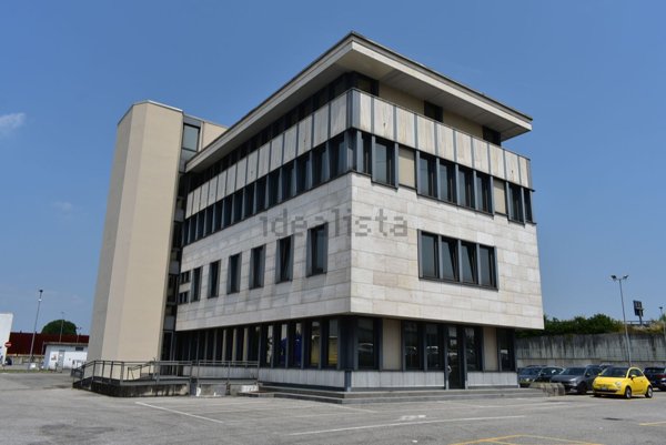 ufficio in affitto a Caponago