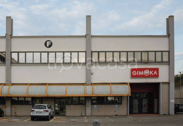 locale commerciale in affitto a Caponago