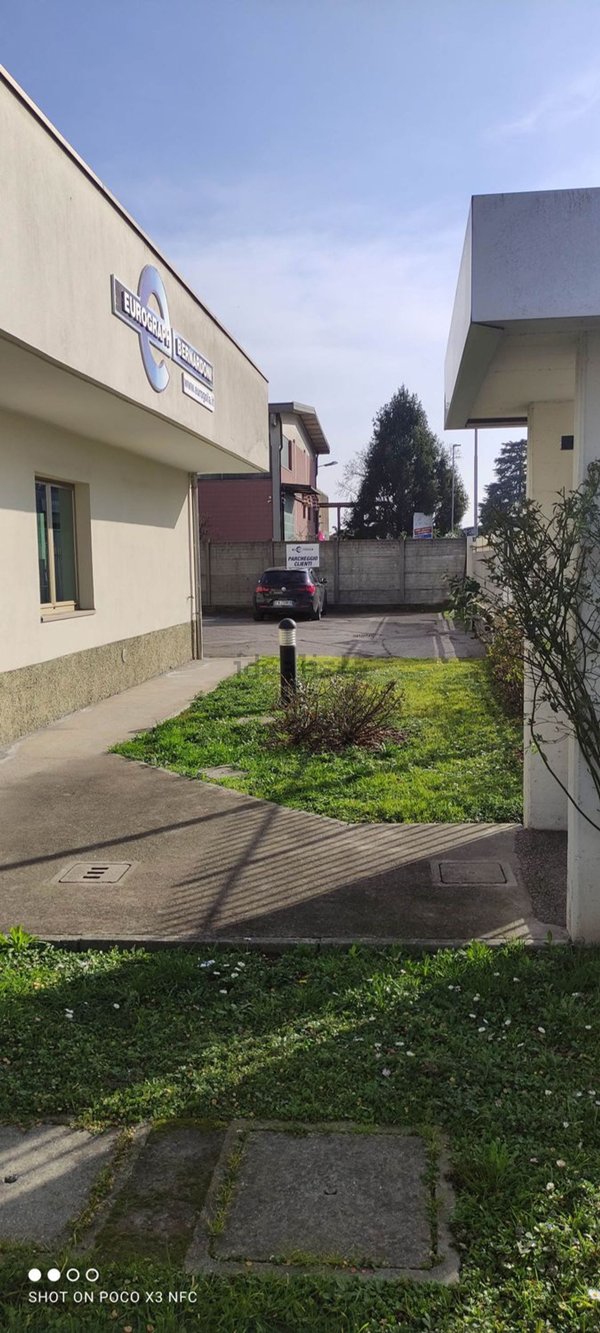 negozio in affitto a Caponago