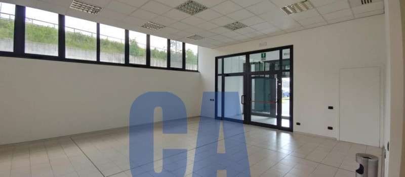 locale commerciale in affitto a Caponago