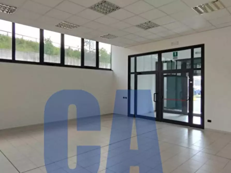 locale commerciale in affitto a Caponago