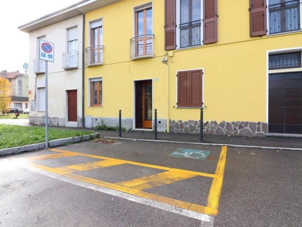 negozio in affitto a Cornate d'Adda in zona Colnago