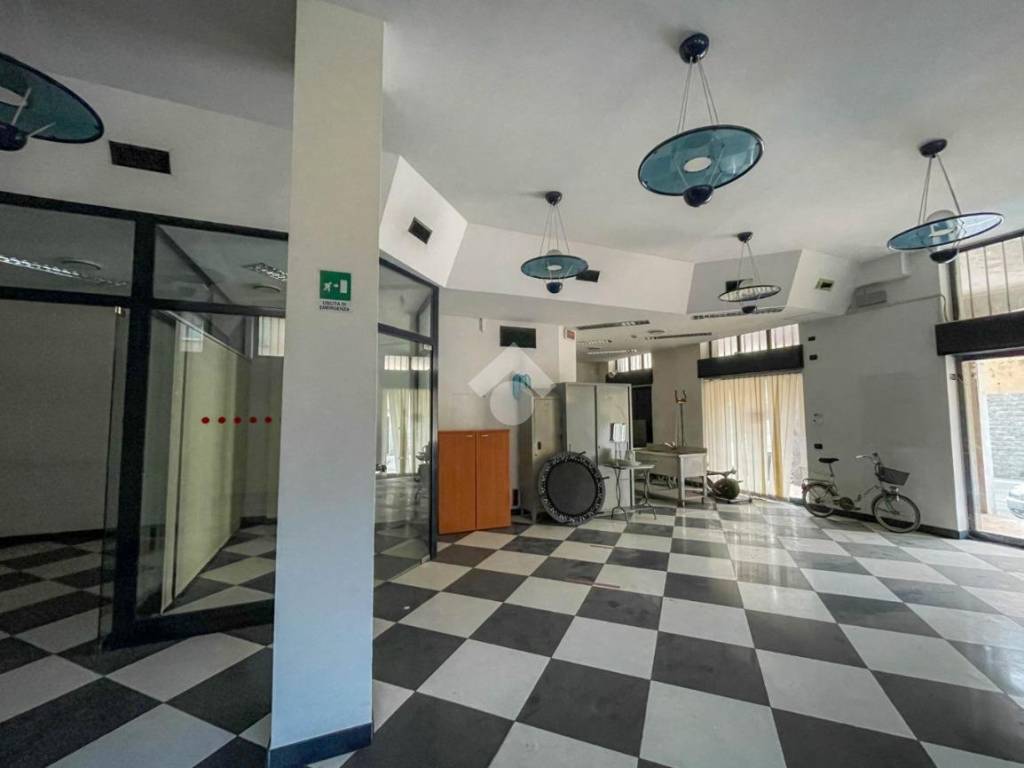 negozio in affitto a Cornate d'Adda