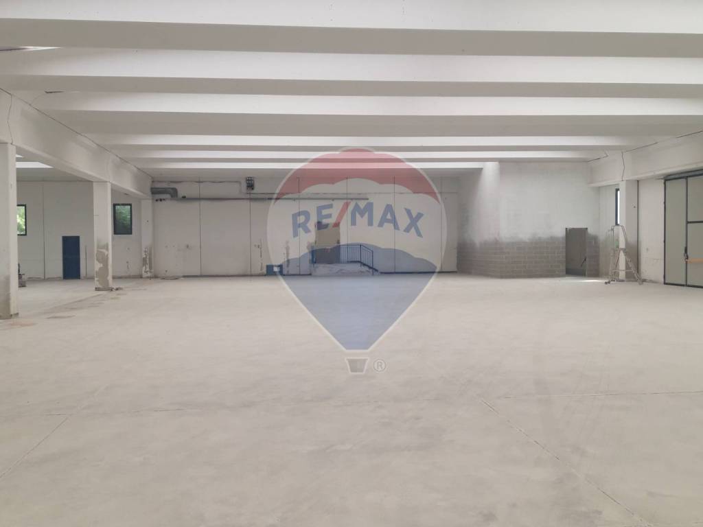 locale commerciale in affitto a Cornate d'Adda