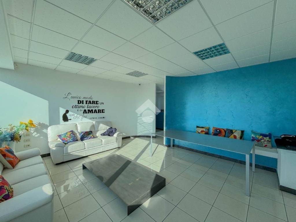 ufficio in affitto a Cornate d'Adda in zona Colnago