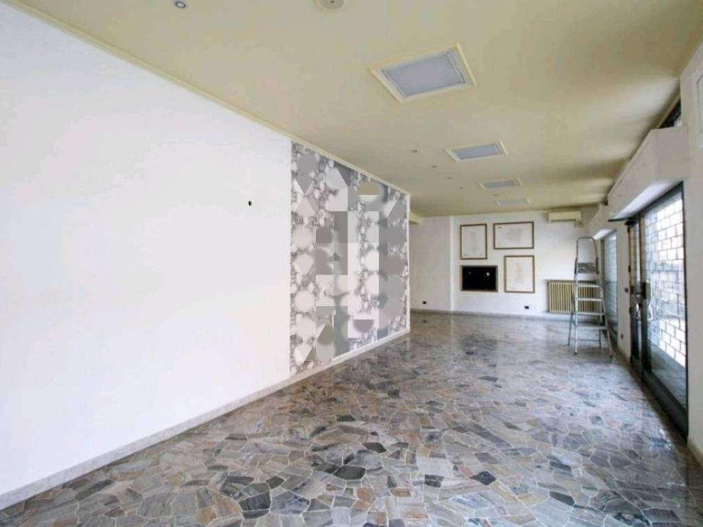 negozio in affitto a Cornate d'Adda in zona Colnago