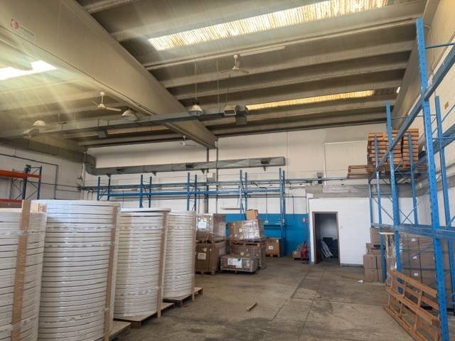 locale commerciale in affitto a Cornate d'Adda