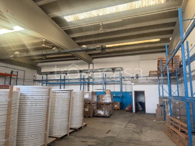 locale commerciale in affitto a Cornate d'Adda