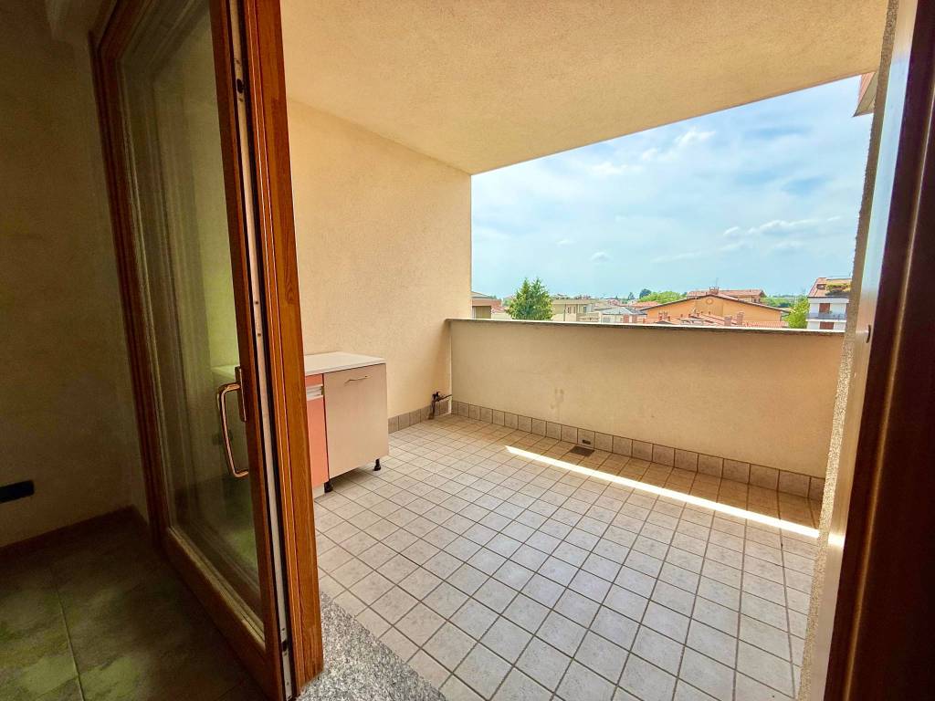 appartamento in affitto a Cornate d'Adda in zona Colnago