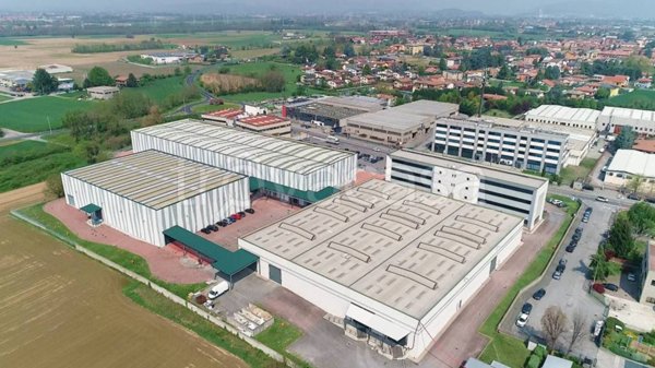 locale commerciale in affitto a Cornate d'Adda in zona Colnago