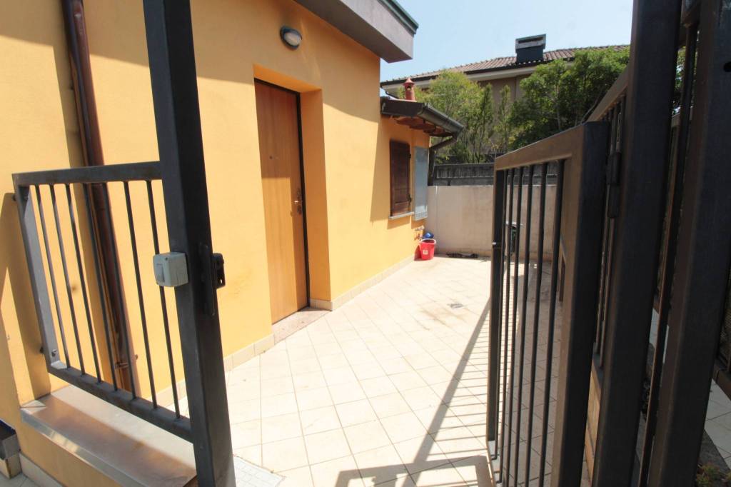 appartamento in affitto a Cornate d'Adda in zona Colnago