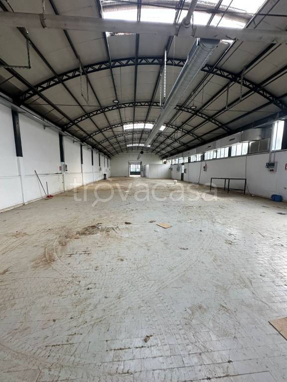 locale commerciale in affitto a Lentate sul Seveso