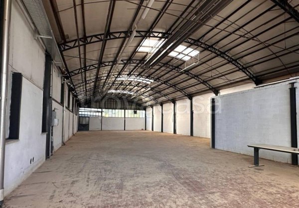 locale commerciale in affitto a Lentate sul Seveso