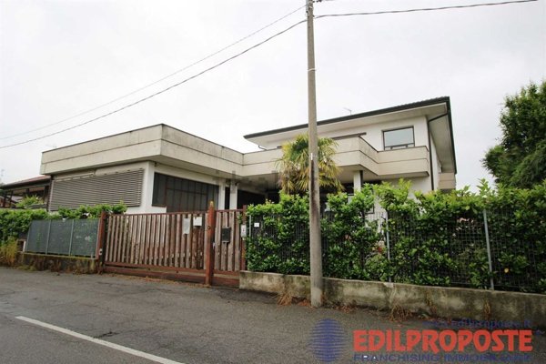 negozio in affitto a Lentate sul Seveso in zona Birago