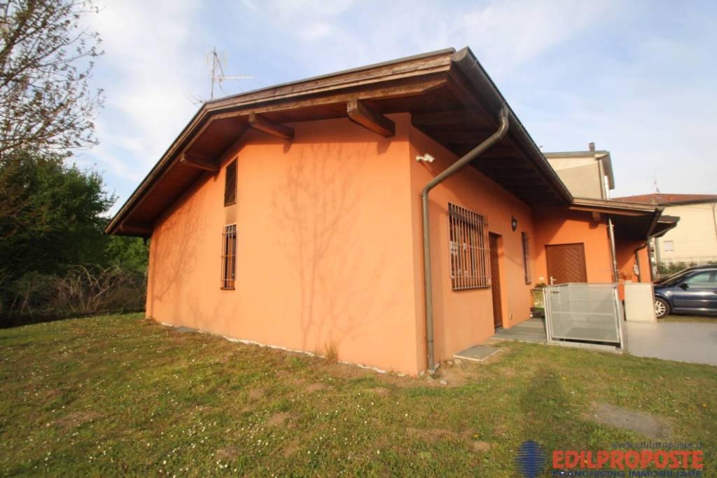 appartamento in affitto a Lentate sul Seveso in zona Camnago