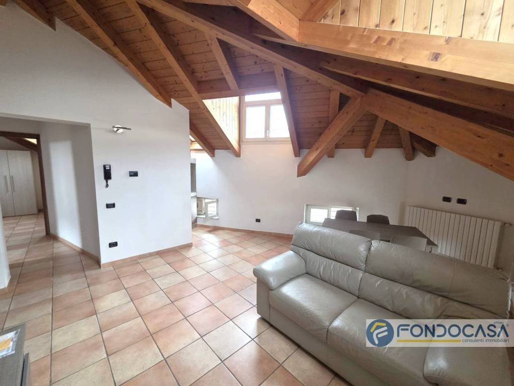 appartamento in affitto a Lentate sul Seveso in zona Copreno