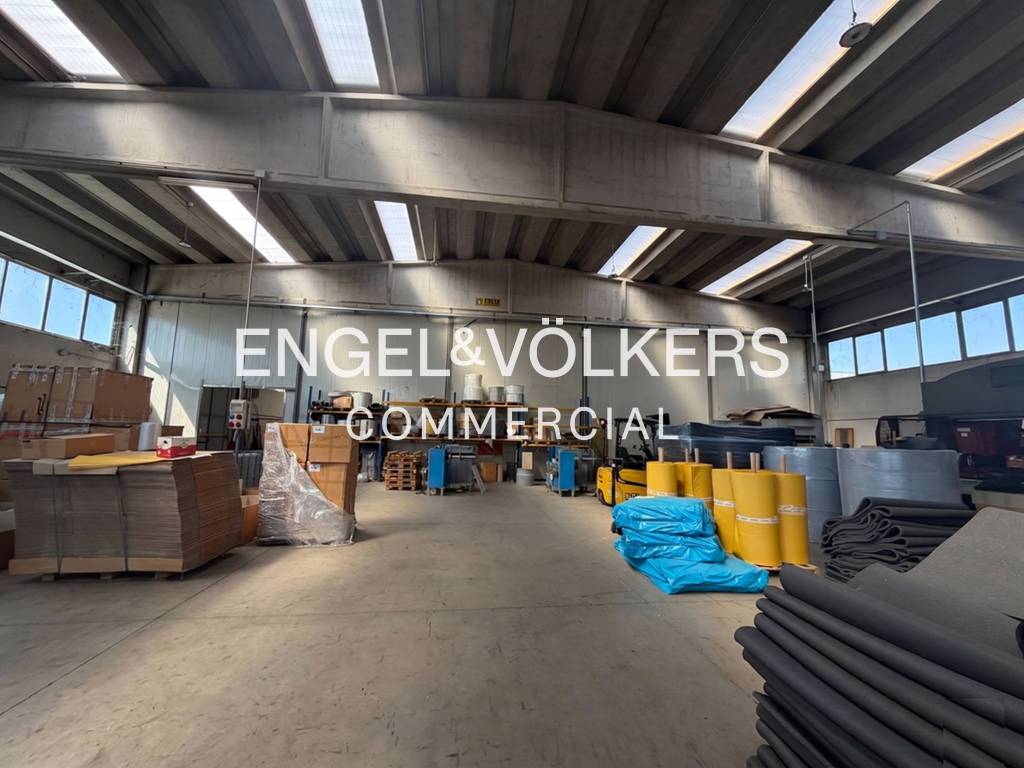 locale commerciale in affitto a Lentate sul Seveso