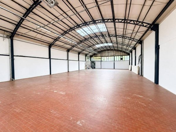 locale commerciale in affitto a Lentate sul Seveso in zona Mocchirolo