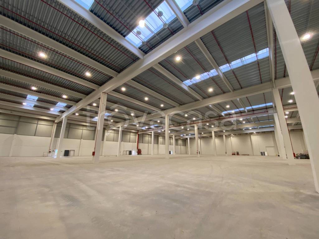 locale commerciale in affitto a Roncello