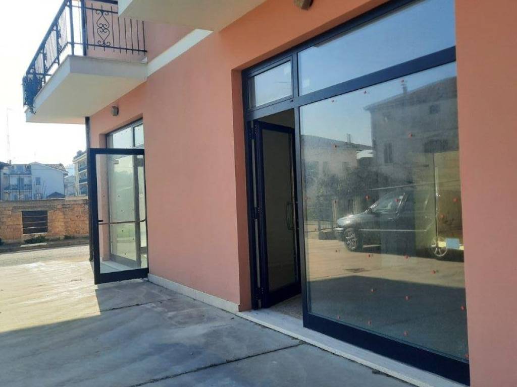 negozio in affitto ad Altidona in zona Marina di Altidona